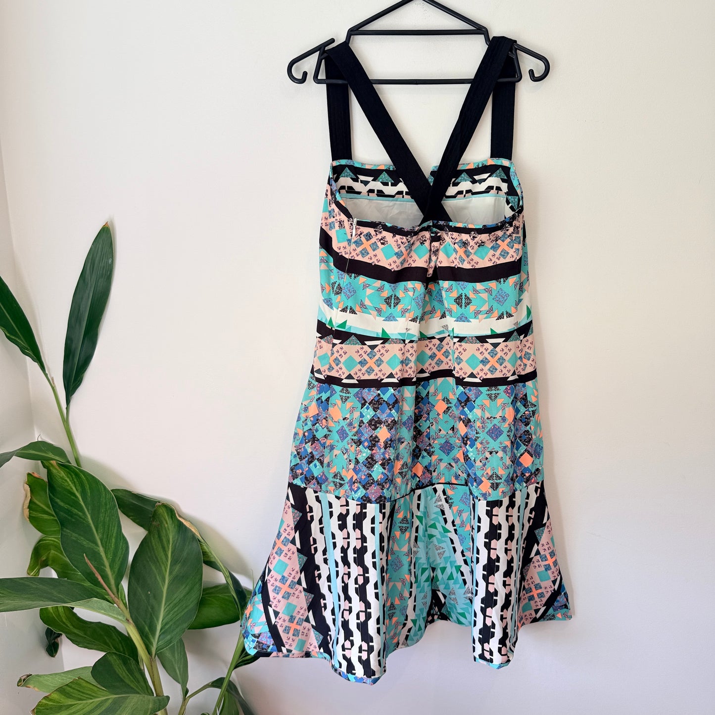 Country Road Size 14 Sleeveless Patterned Dress