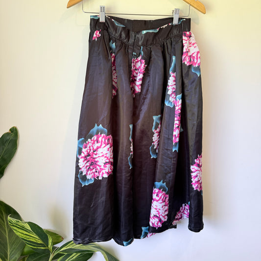 Mags Floral Satin Look Skirt Black & Pink - Size M