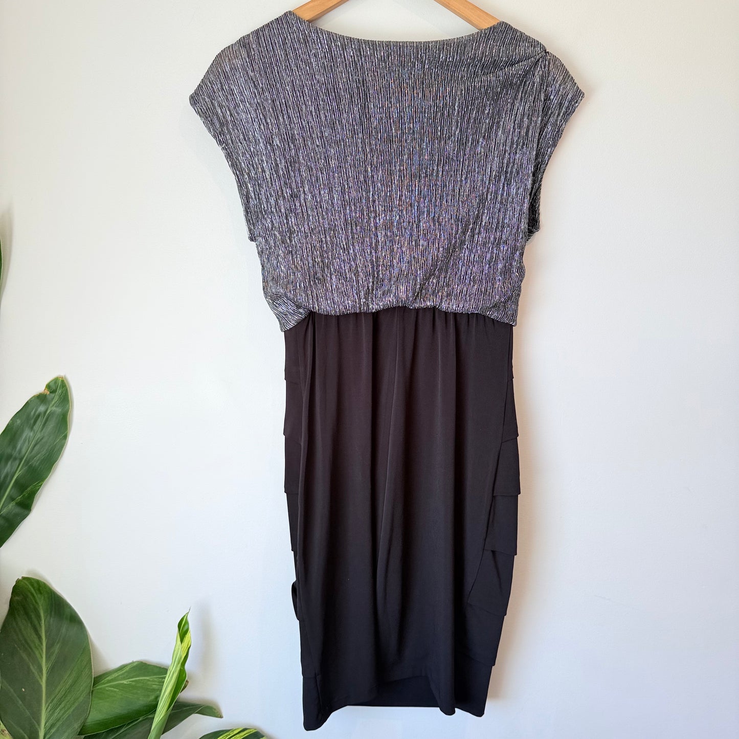 Enfocus Studio Size 8 Silver & Black Layered Fitted Dress