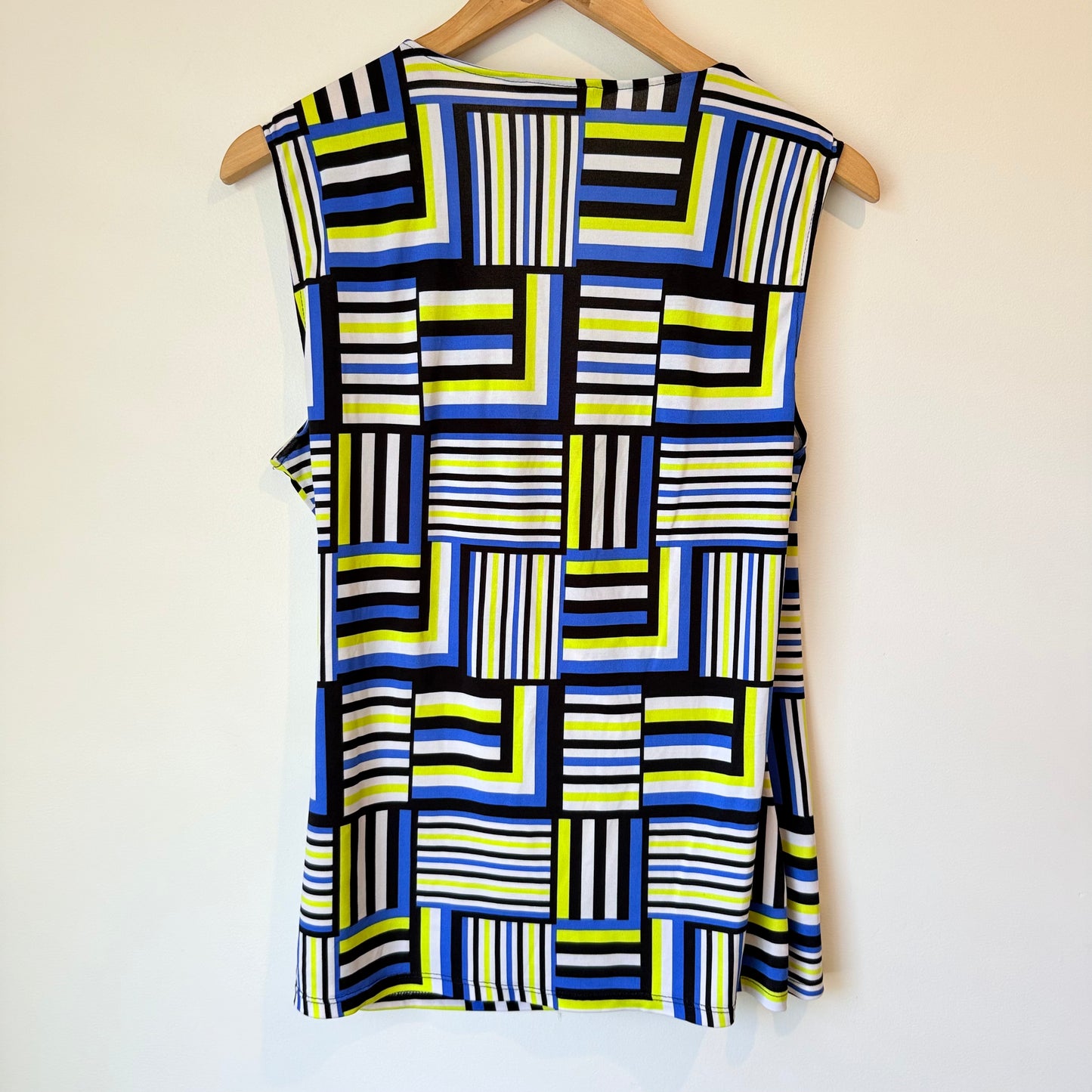 Jacqui E Size M Stretch Abstract Sleeveless Top