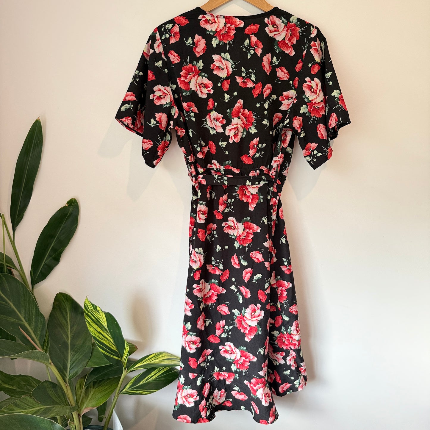 Mirrou Size 10 Black Floral Imitation Wrap Dress