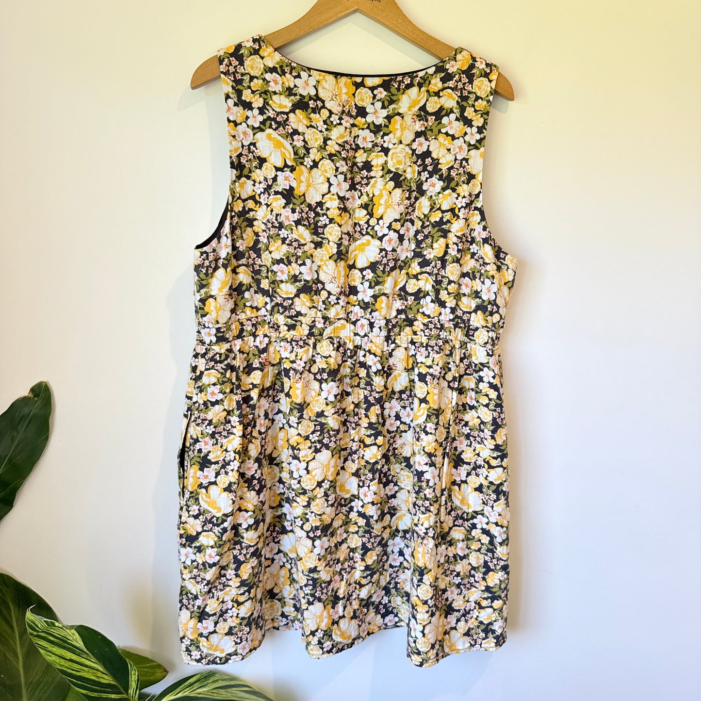 Dotti Size 16 Floral V-Neck Sleeveless Tunic