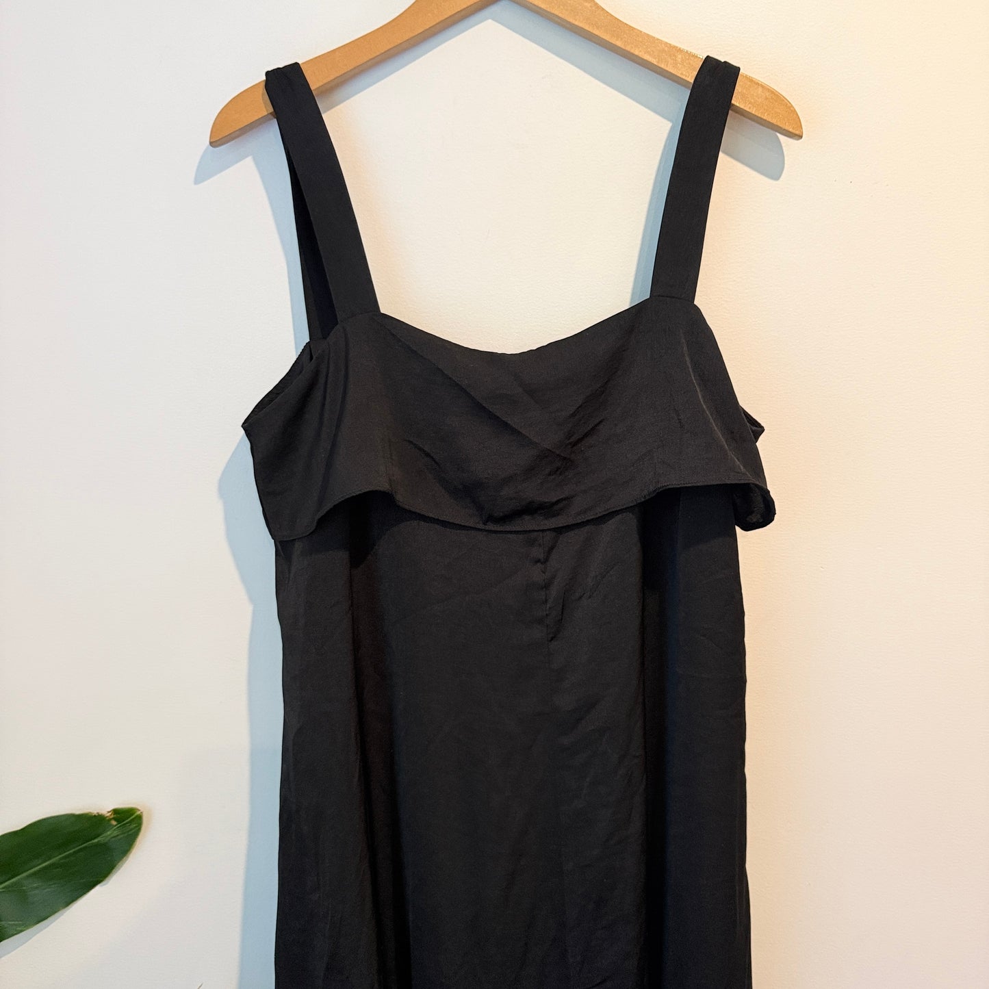 Banana Republic Size M Black Midi Dress