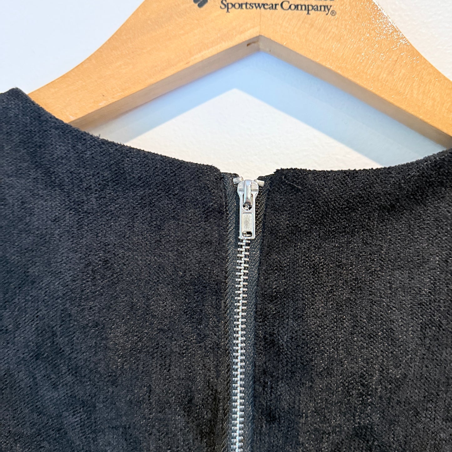 Shoppi Sequinned Sweatshirt | U/Arm to U/Arm 53cm