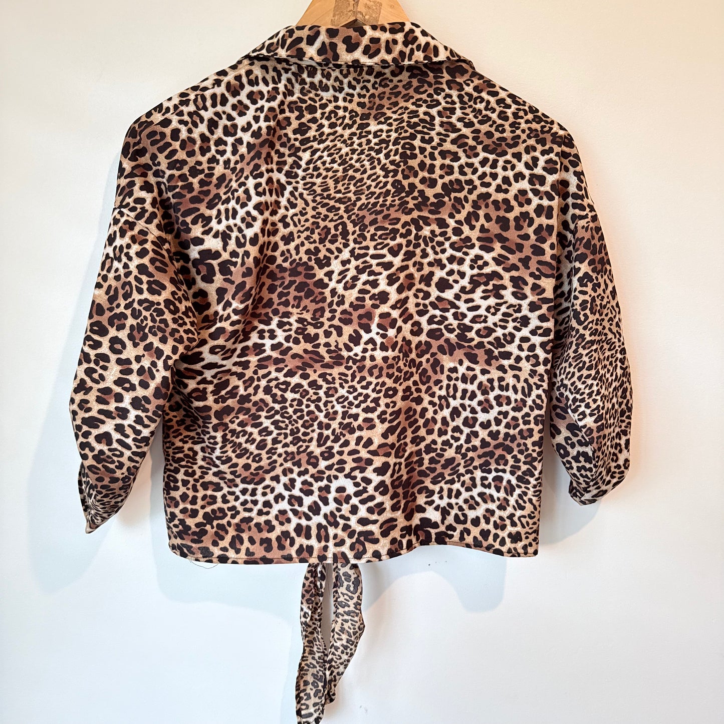 Mirrou Size 8 Leopard Print Button-Front Blouse