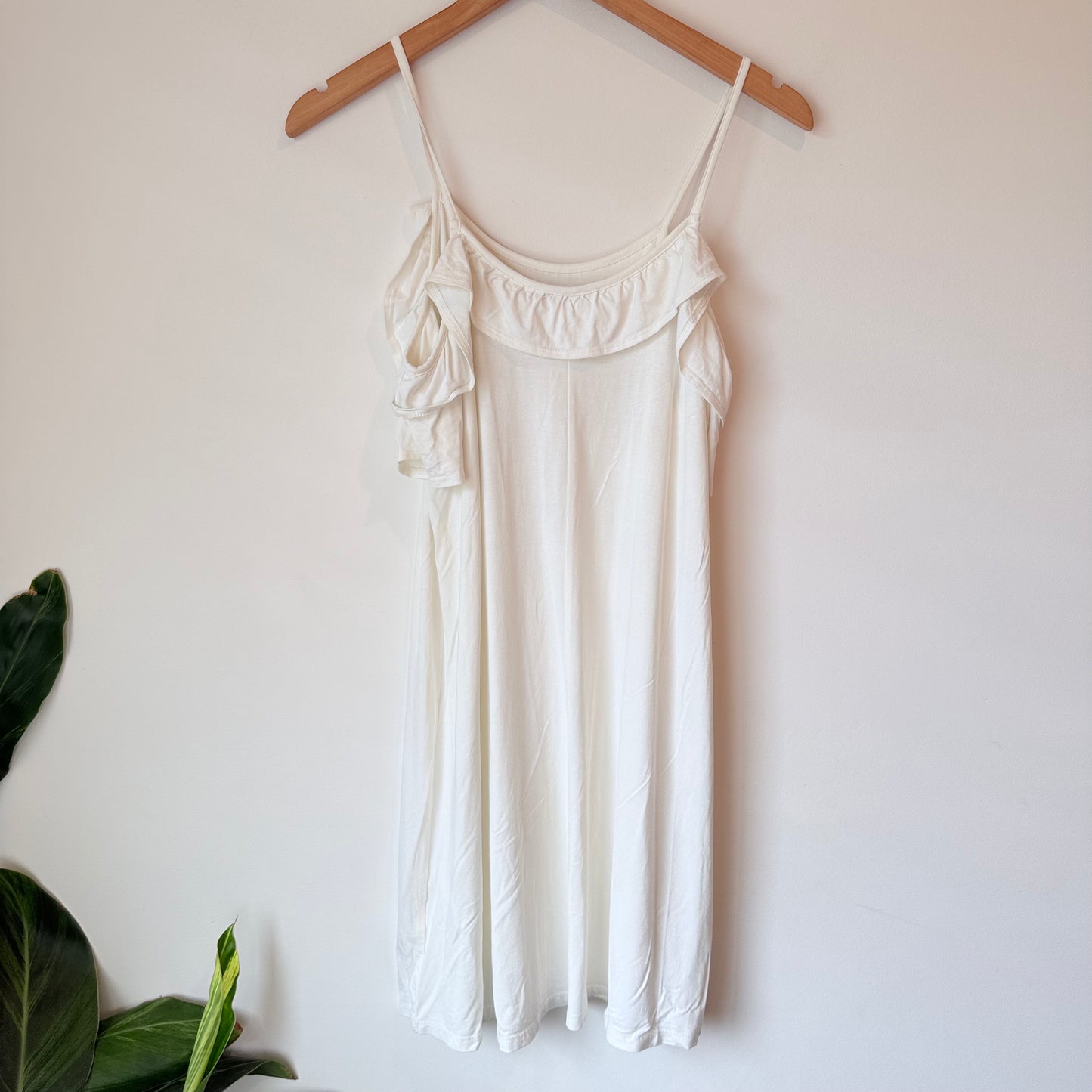 Boohoo Size 8 Ruffle Trim Cold Shoulder Viscose Dress