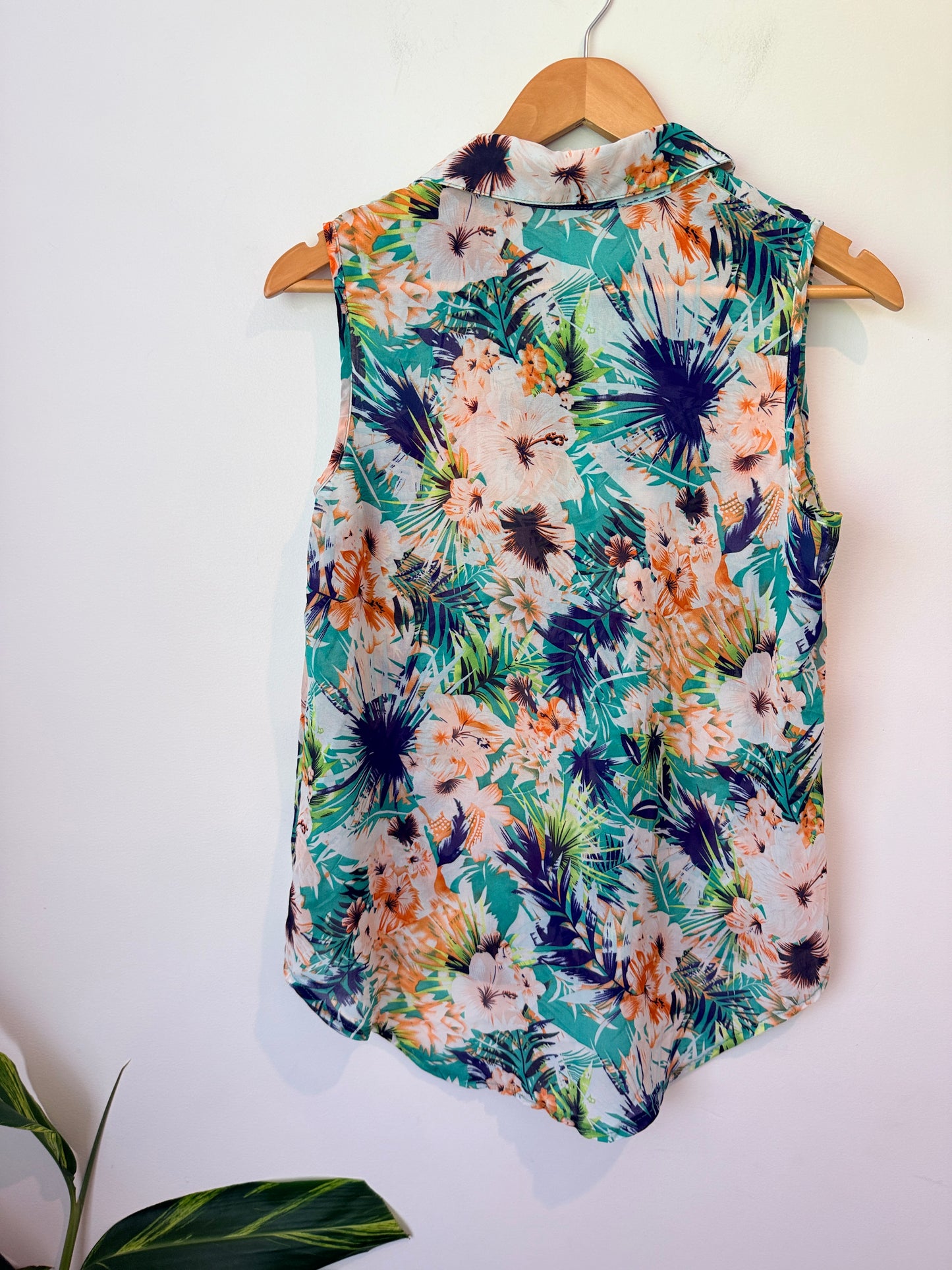Paper Scissors Size 10 Floral Print Button-Down Top