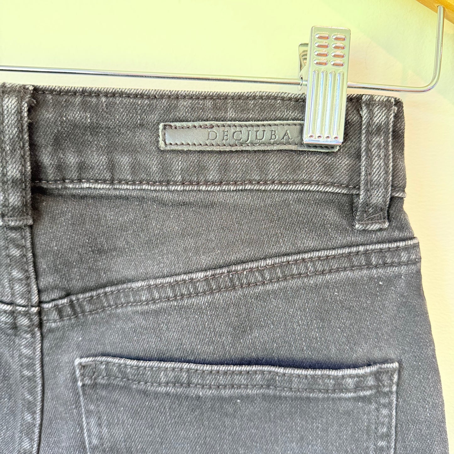 Decjuba Size 6 Dark Wash High-Rise Jeans