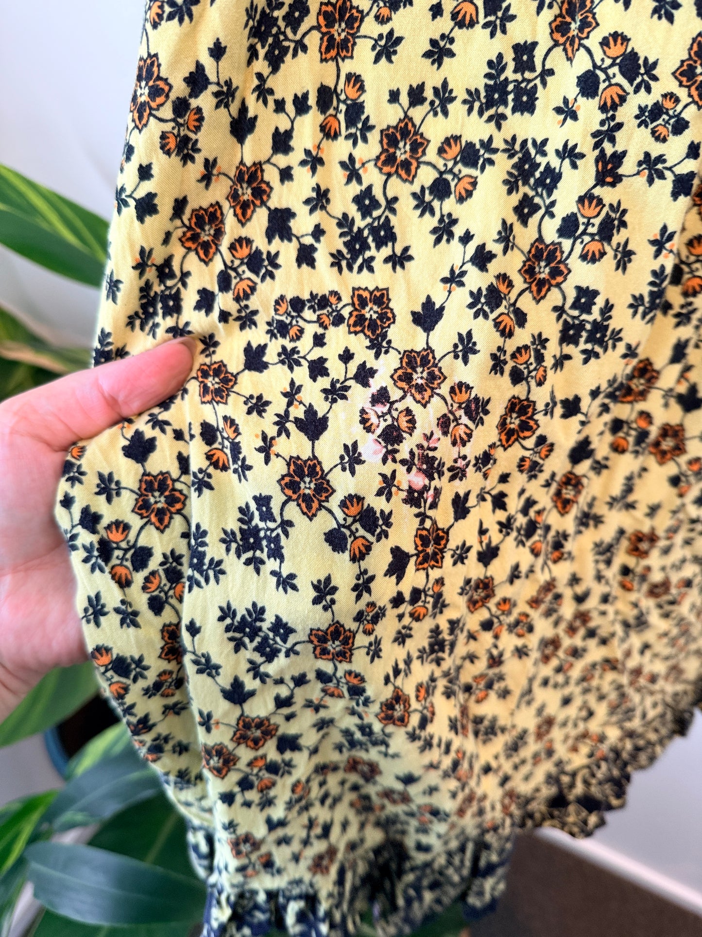 Emerge Size 8 Yellow Floral Print Mini Dress