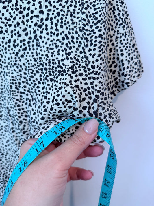 Brand Unknown Size U/Arm to U/Arm 52cm Leopard-Printed Short-Sleeve Shirt