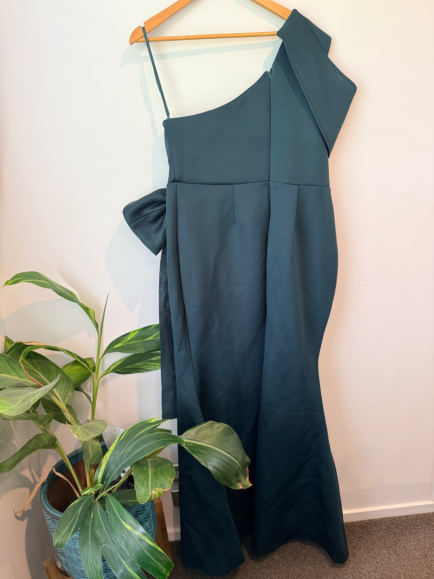 Faeriesty Size 3XL One-Shoulder Formal Gown