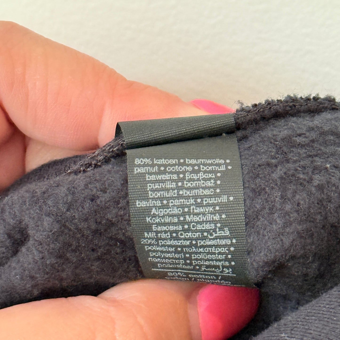 GILDAN SOFTSTYLE Hoodie Black "Domestic Tourist" Graphic - Size S