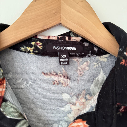 Fashion Nova Size XS Black Floral Long-Sleeve Tie Front Top