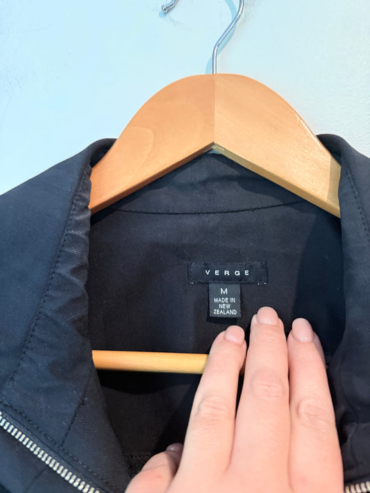 Verge (NZ Made) Size M Black Zip-Up Jacket