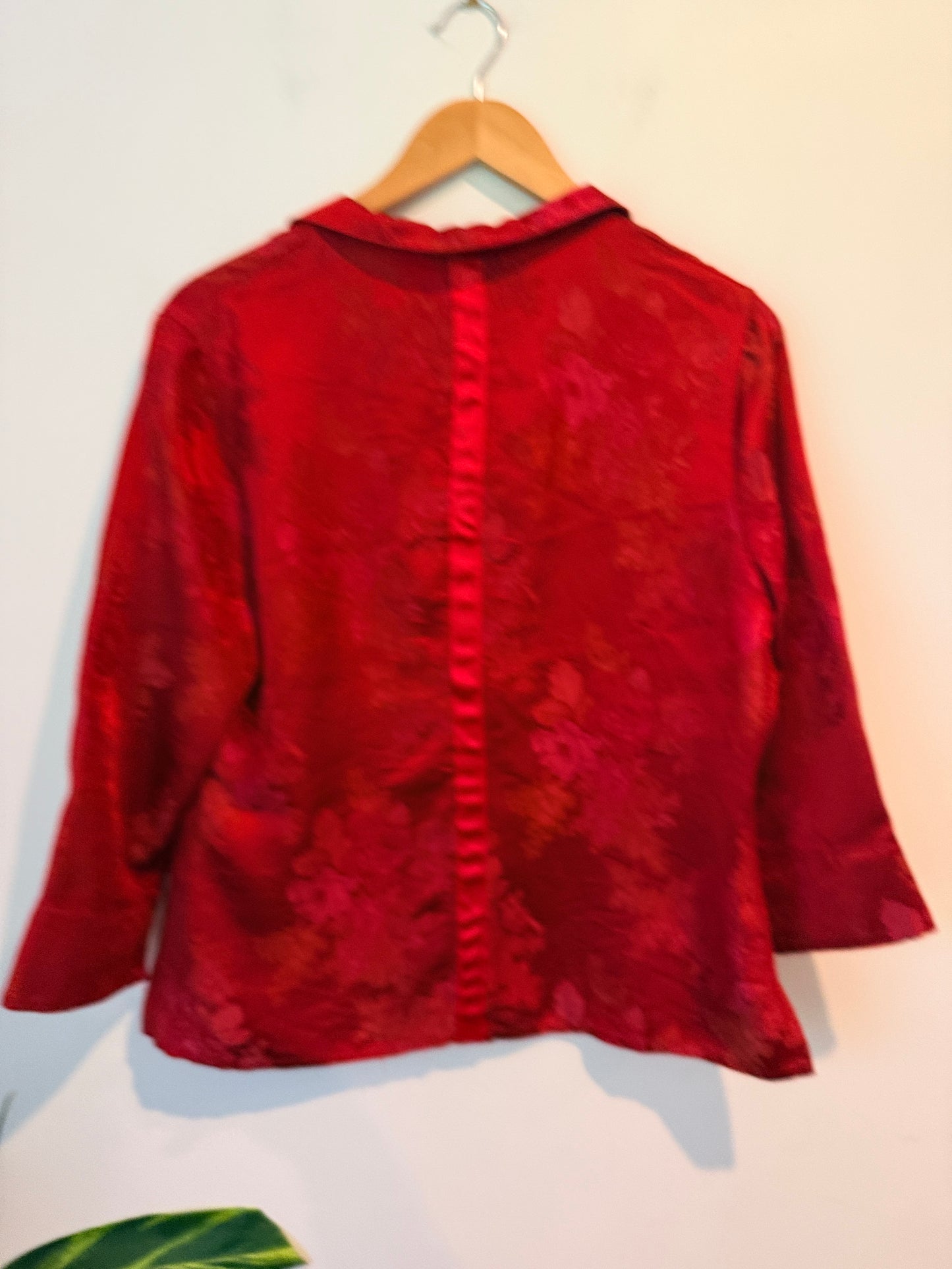 Verge (NZ) Size L Red Patterned Button Down Top