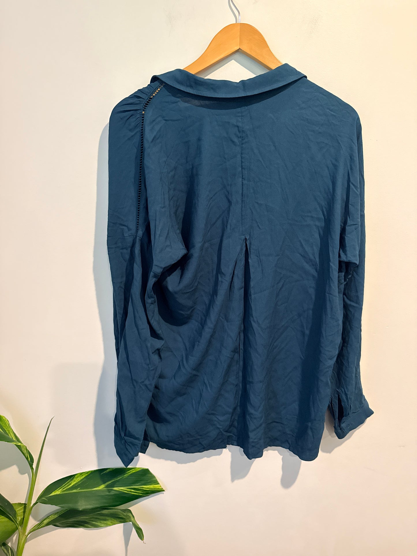 Brand Unknown Size U/Arm to U/Arm 58cm Long Sleeve Blouse
