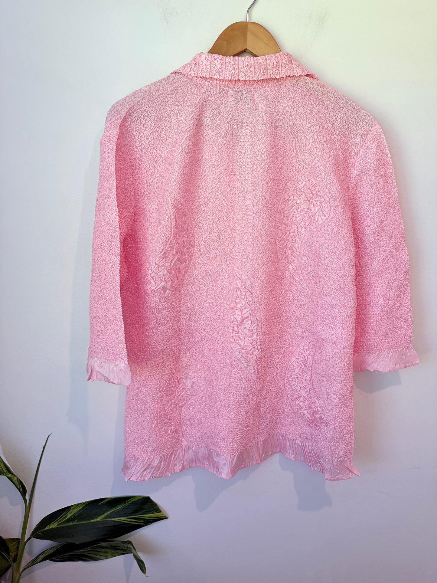 Yue Ping Fashion Size S 3/4 Sleeves Button-Up Blouse