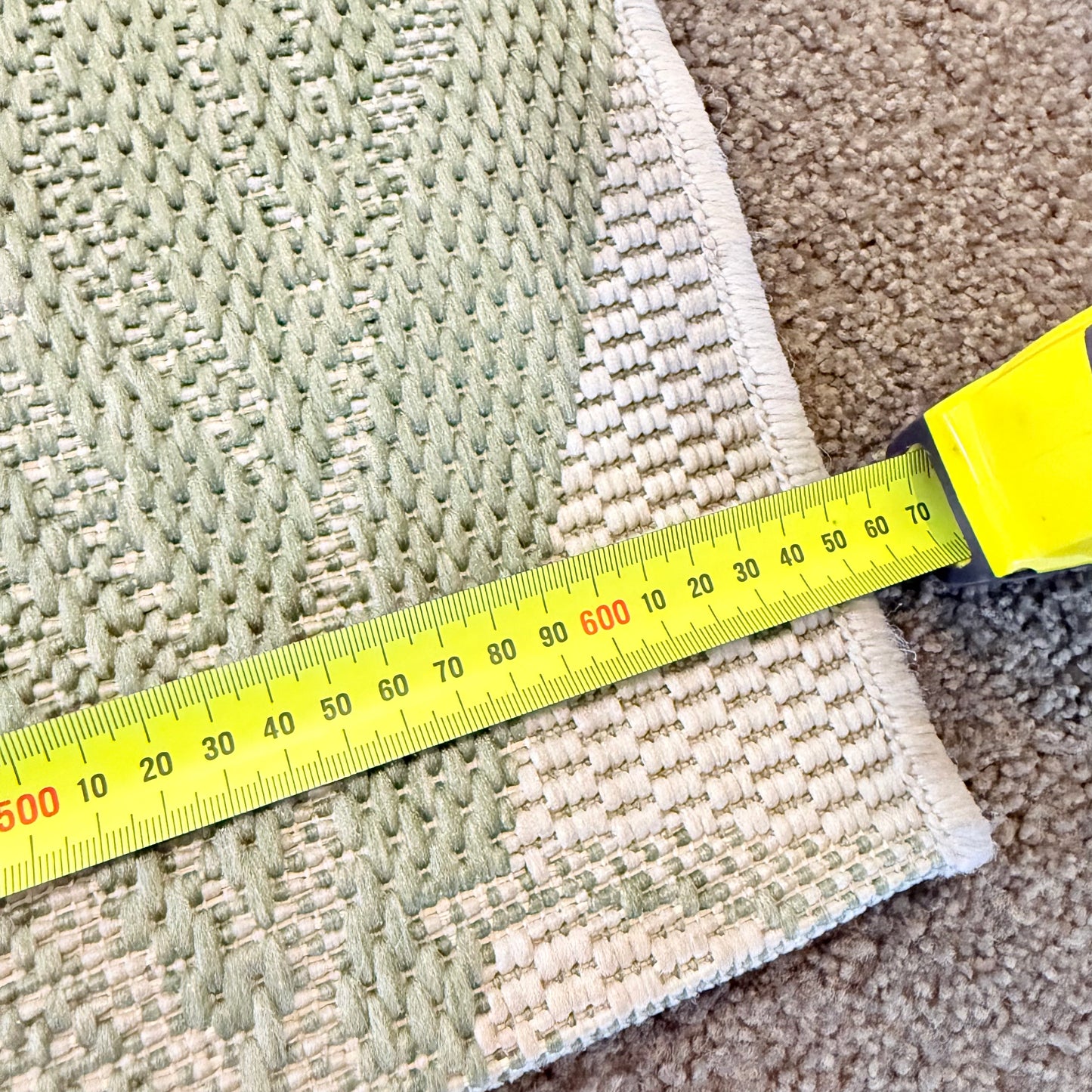 Indooroutdoor runner mat - light green & white - rugs original photo - what’s new home&living materials