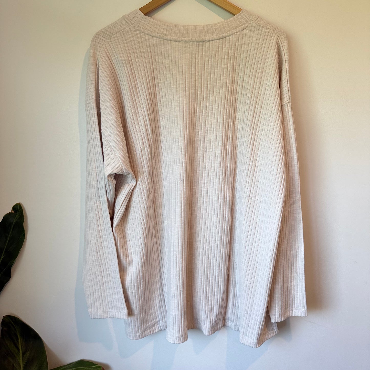 JUST JEANS V-Neck Rib Knit Top Parchment – Size 24