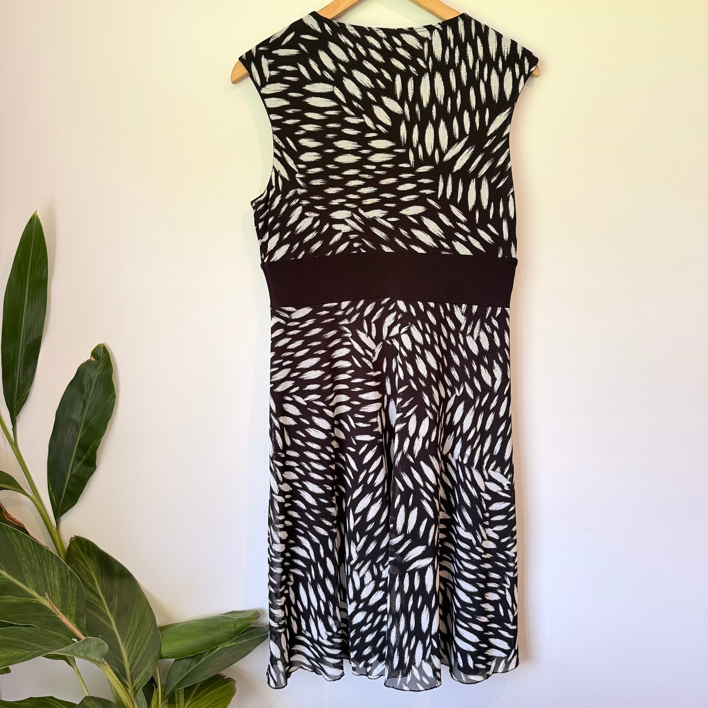 Jacquie Black & Cream Print Dress - Size M (14-16 fit)