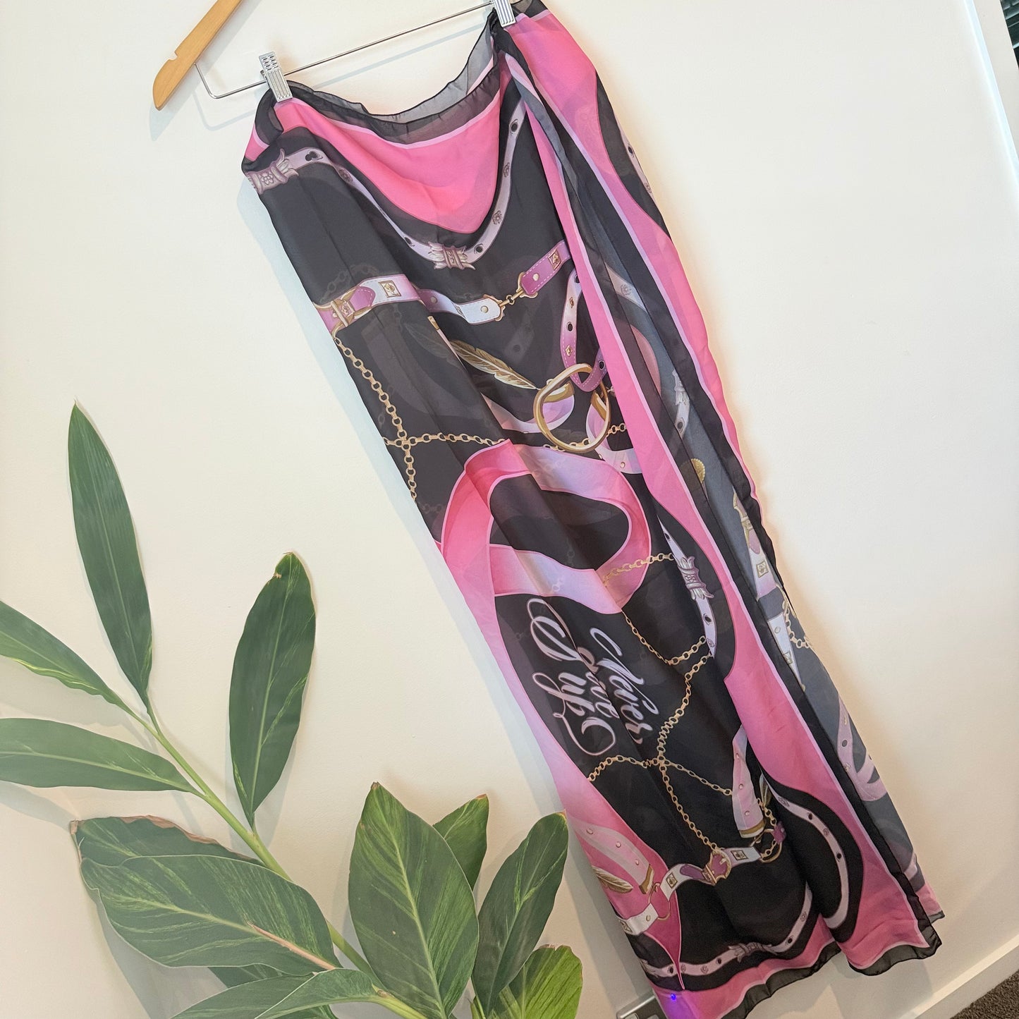 Kim mcqueen curve printed pareo – black and pink - scarves & shawls accessories women’s apparel
