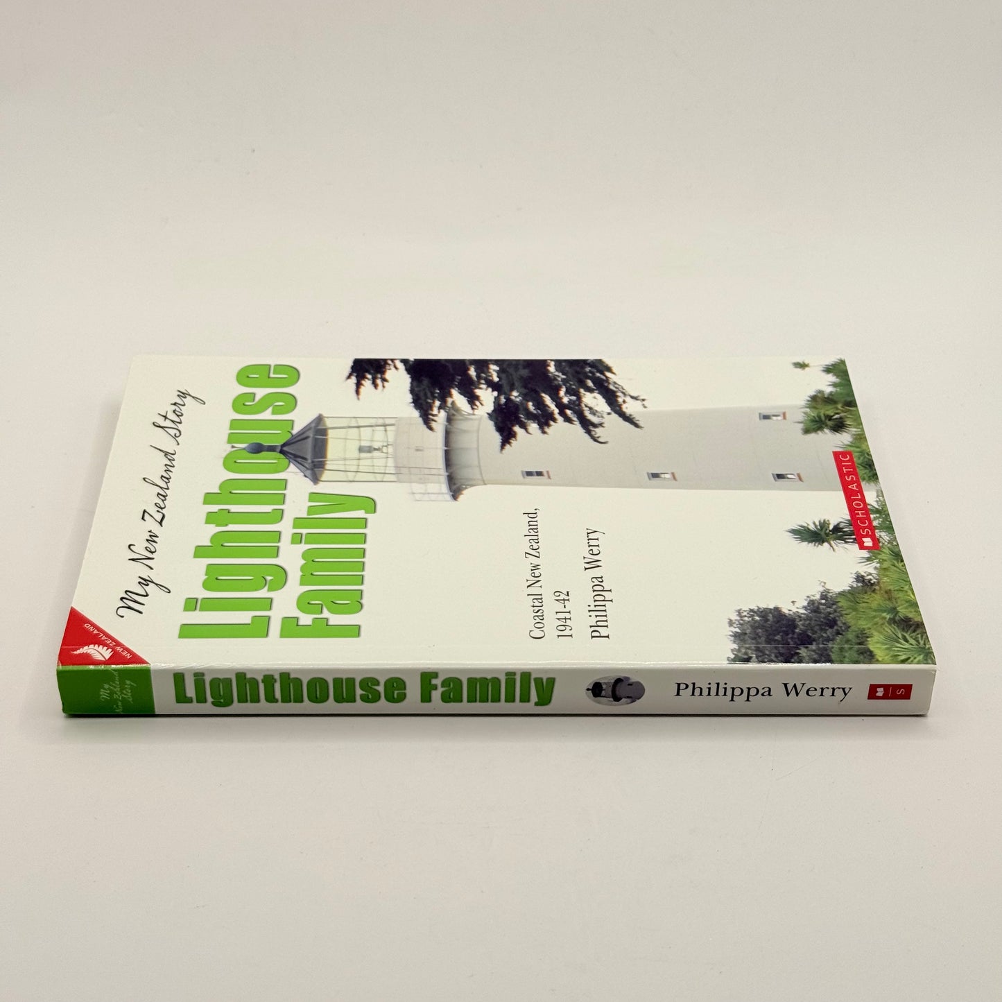 My New Zealand Story: Lighthouse Family by Philippa Werry