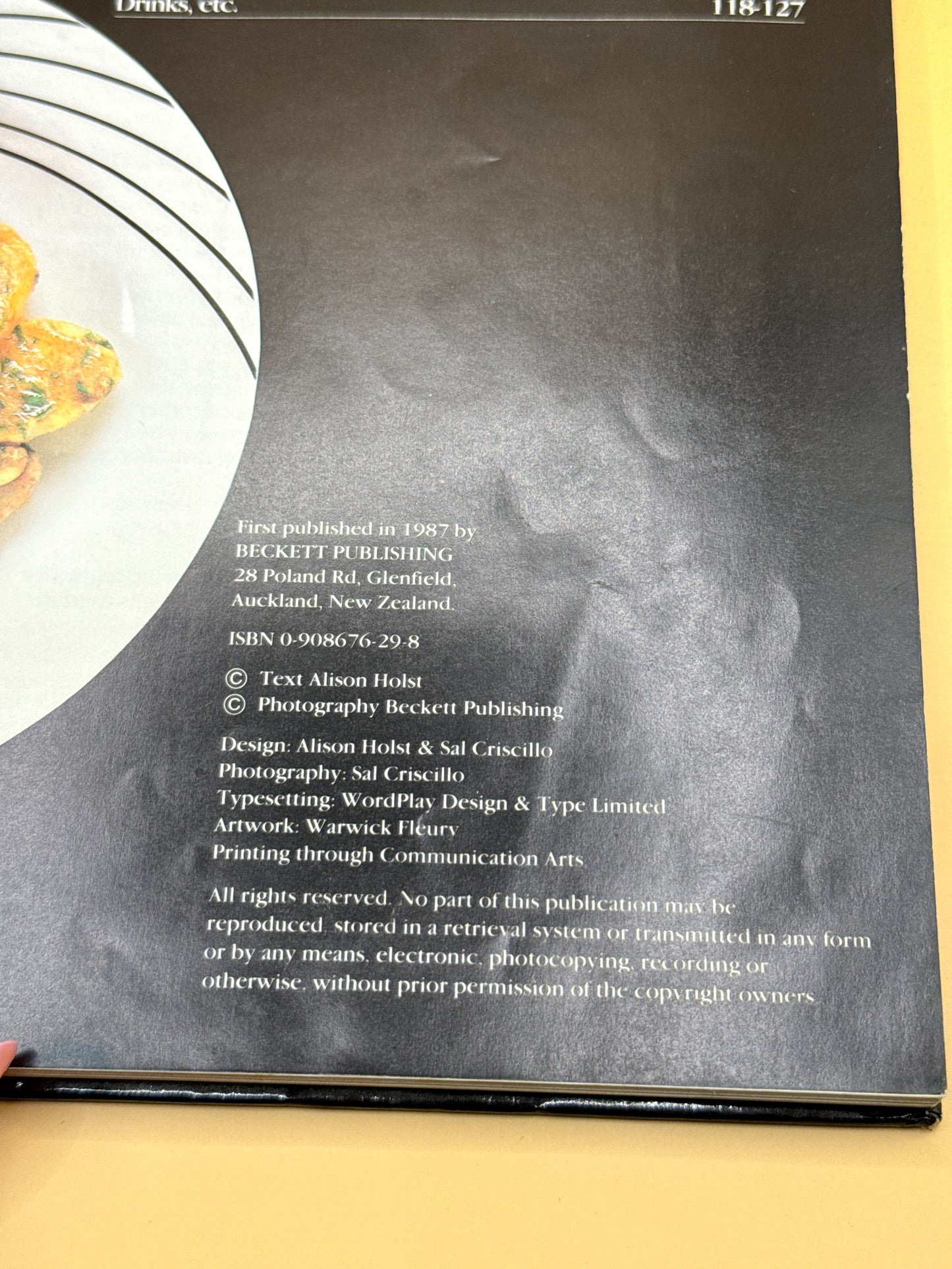 Alison Holst's New Microwave Cookbook