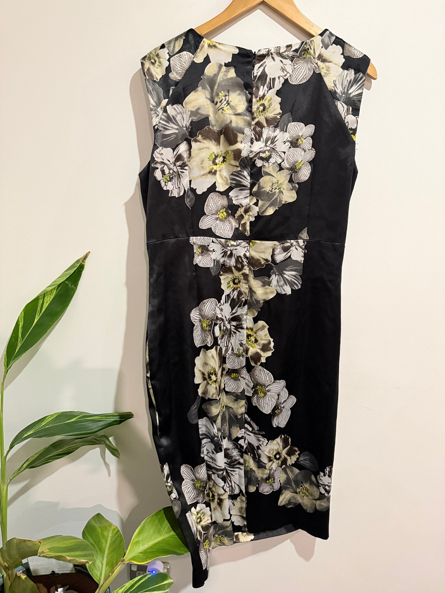 Harlow Floral Sheath Dress Black Floral Print - Size 18