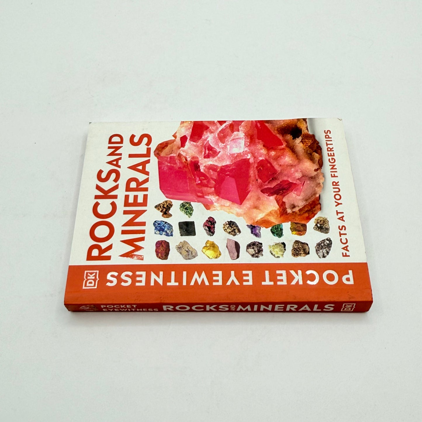 Pocket eyewitness rocks and minerals: facts at your fingertips by dk - print books printed media