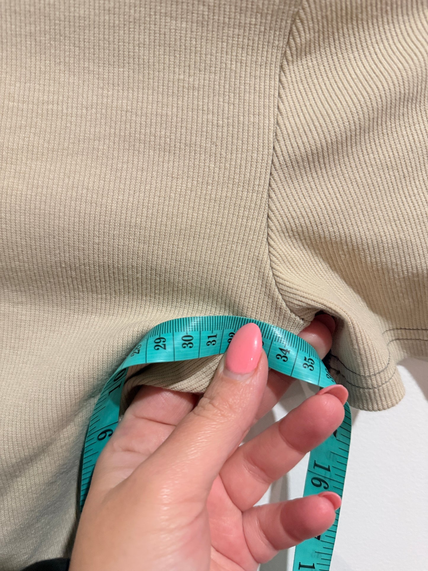 Brand Unknown Ribbed Crop Top Size U/Arm to U/Arm 35cm