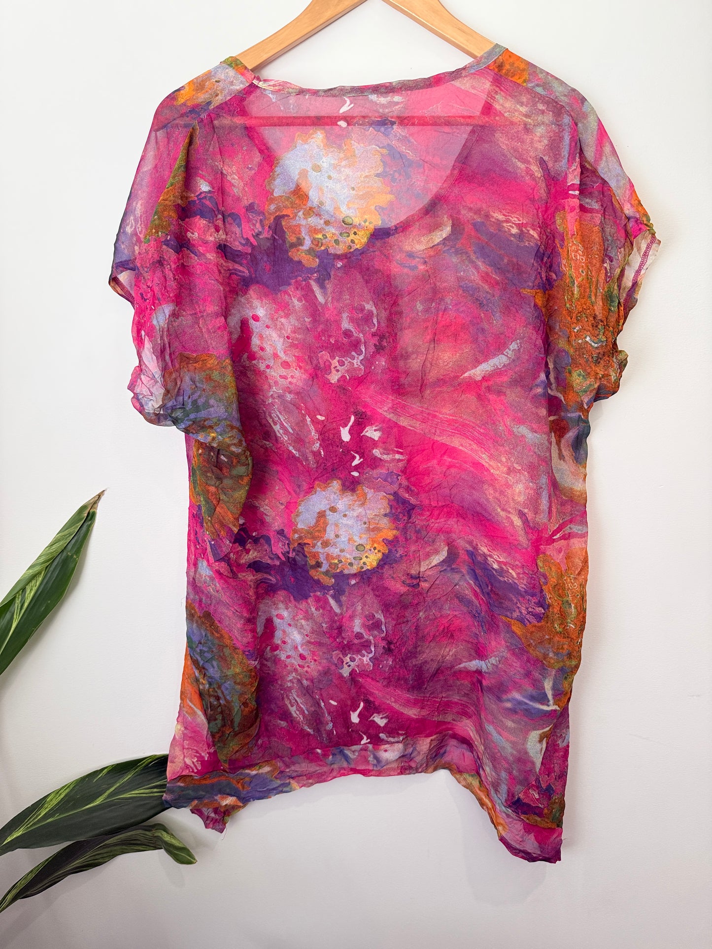 Brand Unknown Sheer V-neck Top Size U/Arm to U/Arm 62cm