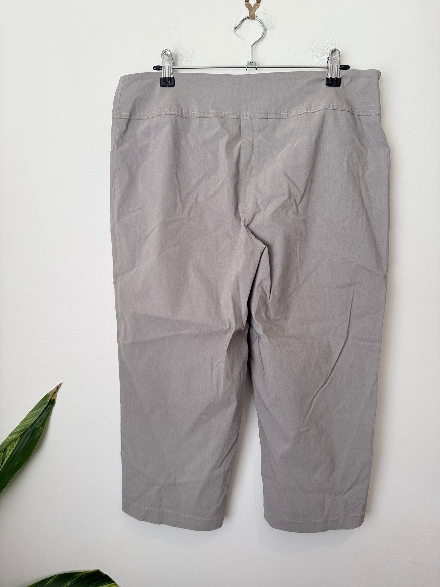 Newport (NZ Made) Capri Pants Size 14