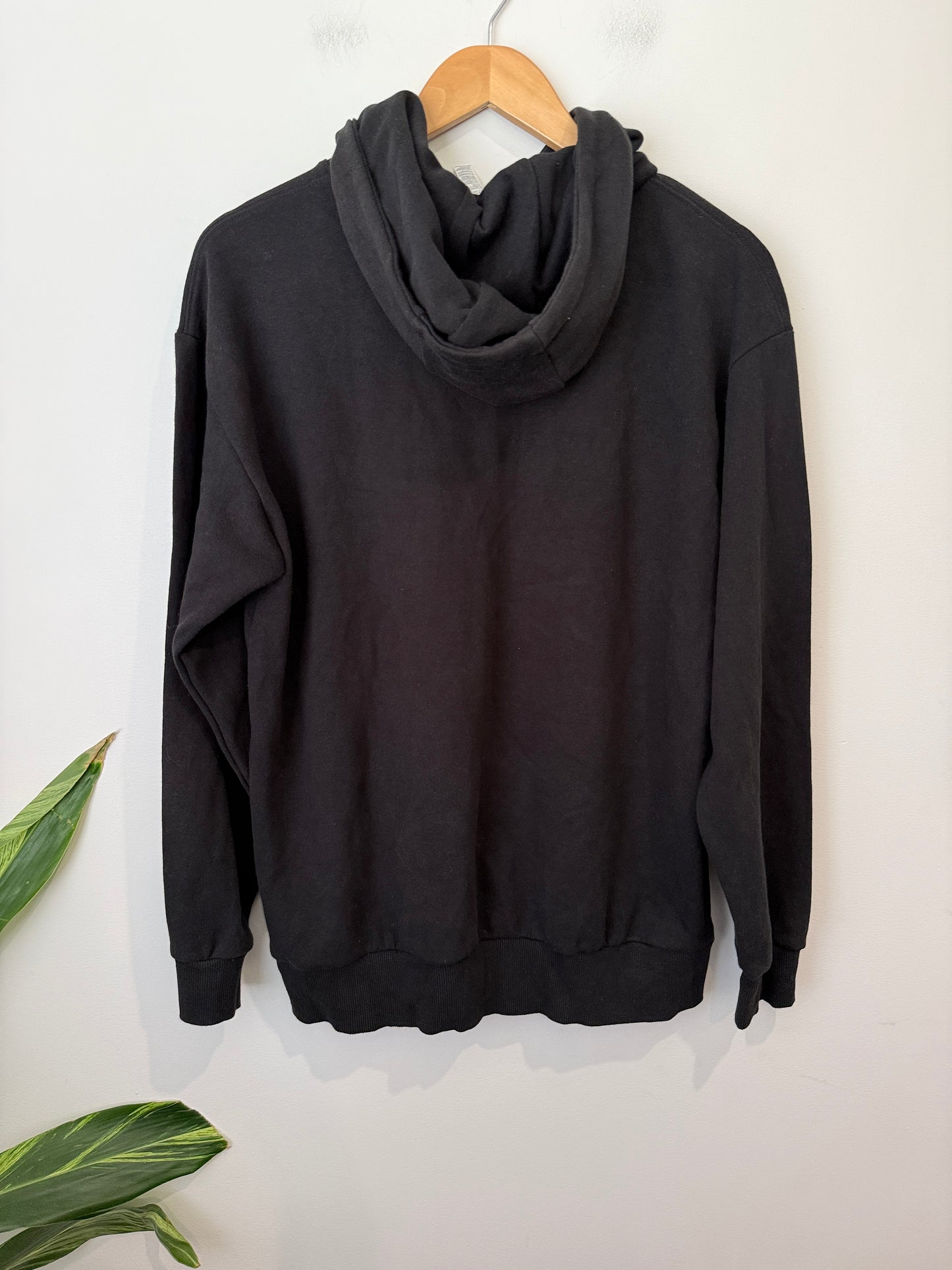 Primary Fabric Composition: Pullover Hoodie Size M
