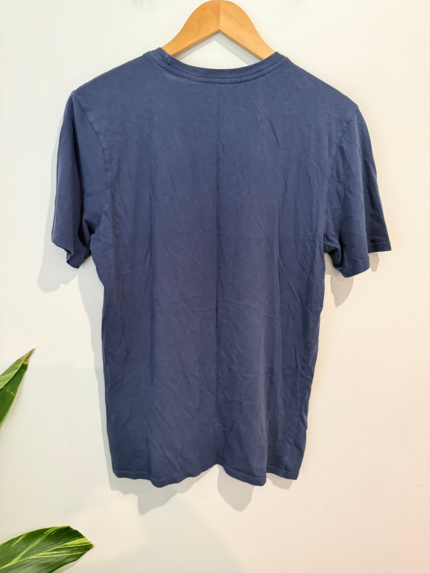 The Nike Tee Graphic T-shirt Size M