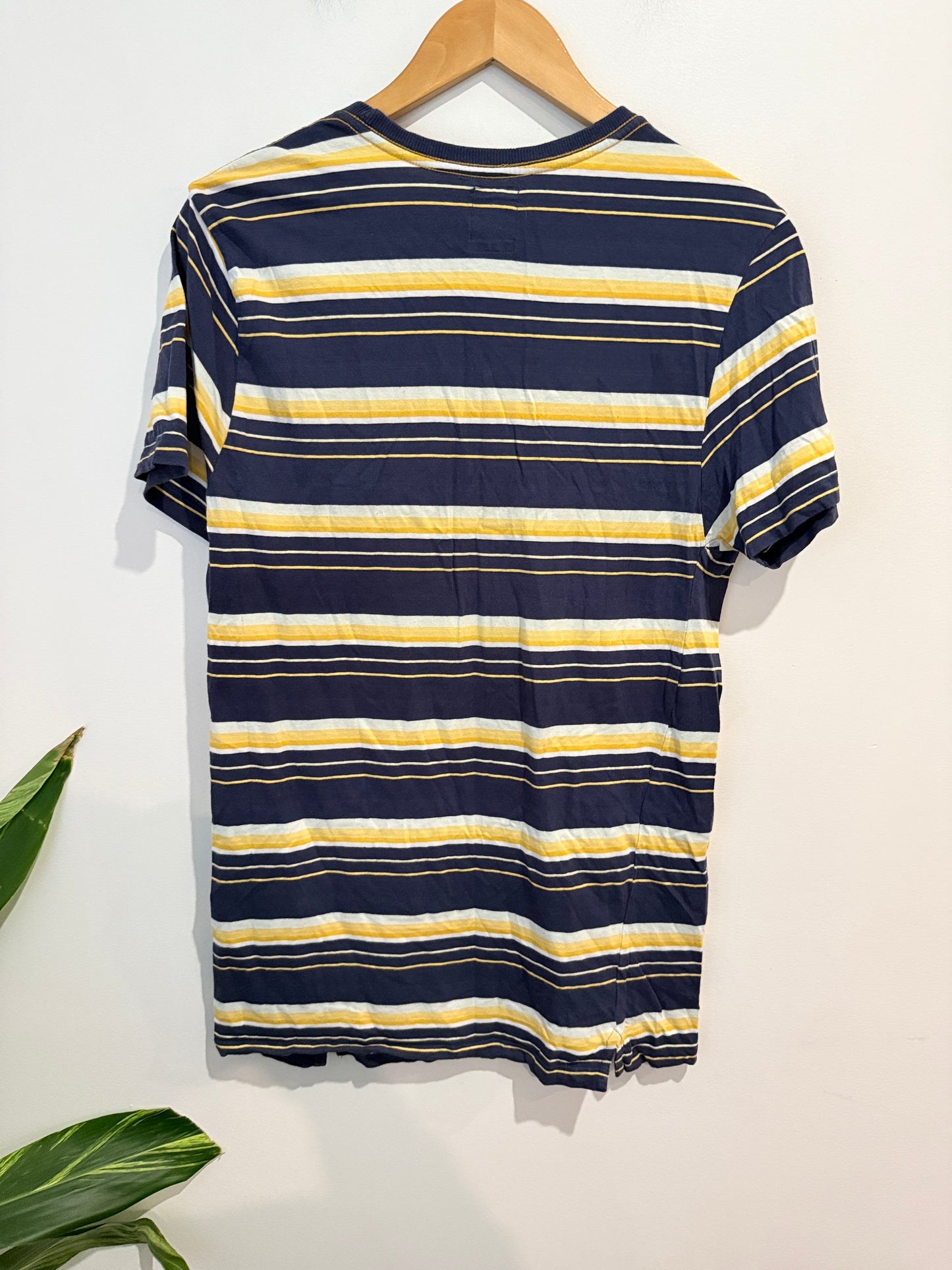 Hang Ten Fine Stripe T-shirt Size Medium