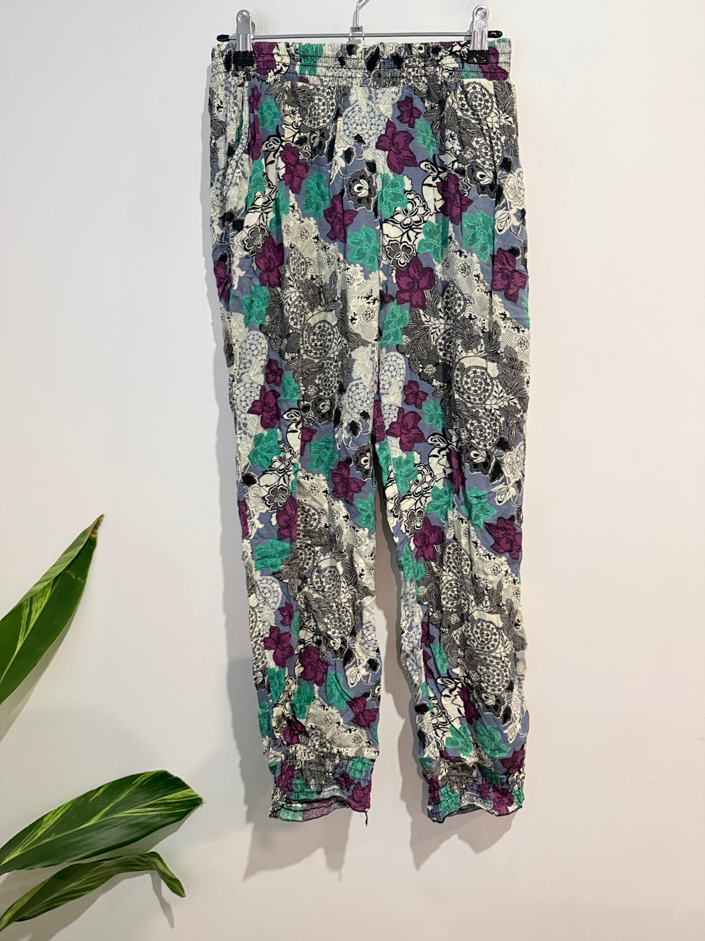 Brand Unknown Parachute Pants Size U/Arm to U/Arm 66cm
