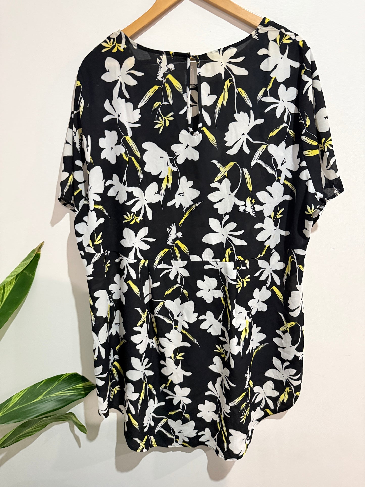 Isobelle Floral Tunic Top Size 20