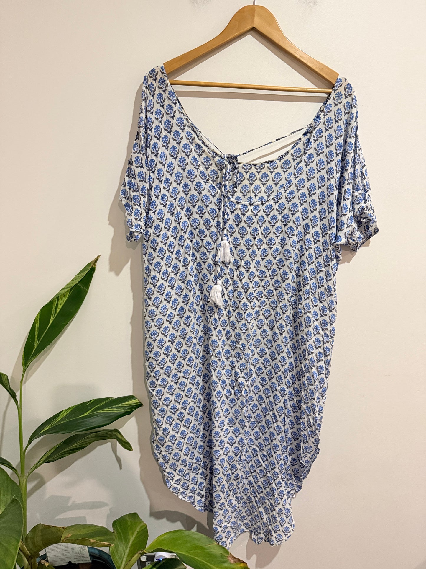 Brand Unknown Pattern Tunic Dress Size U/Arm to U/Arm 65cm