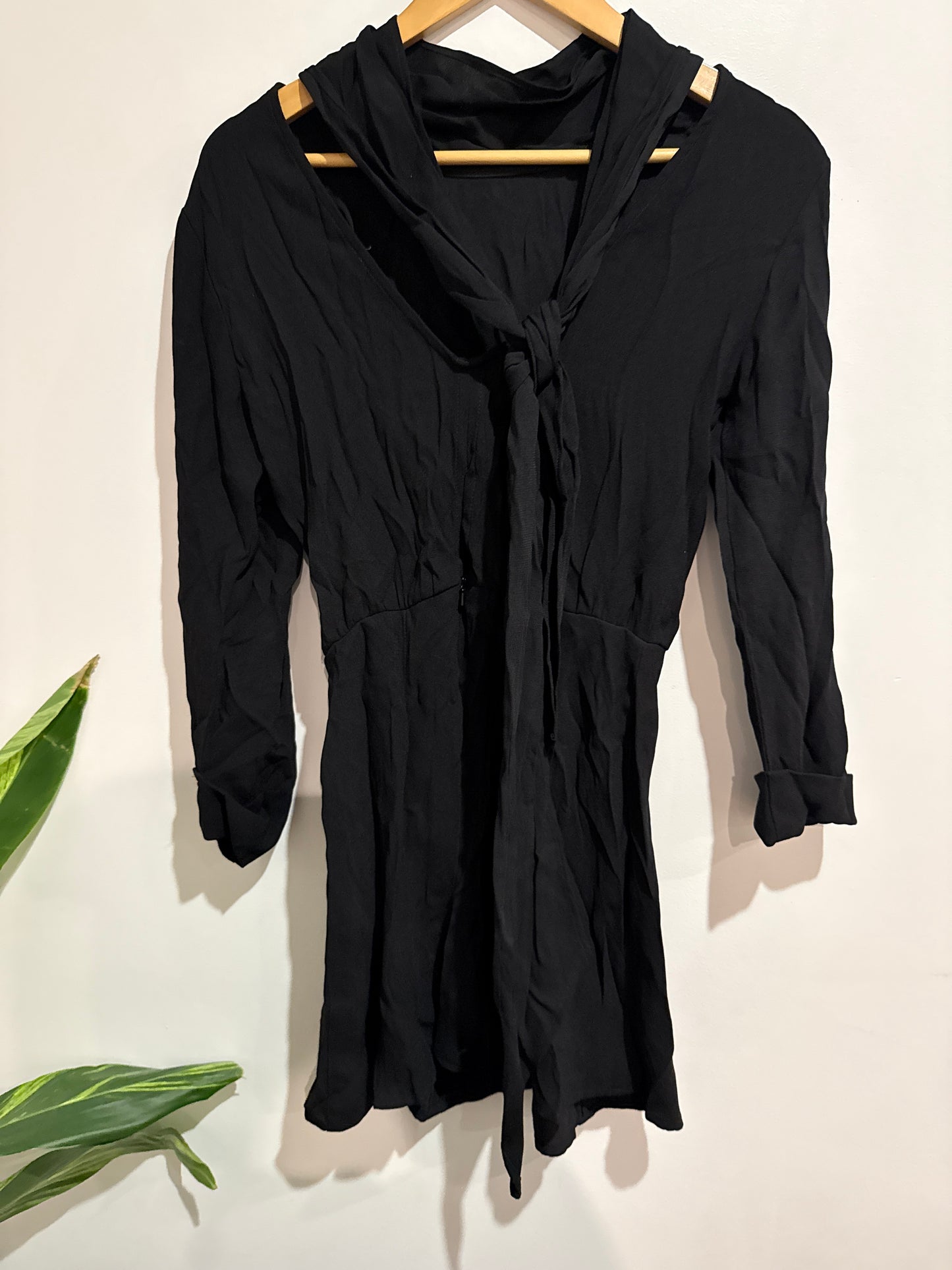 Liam (NZ Made) Crinkle Mini Dress Size 6
