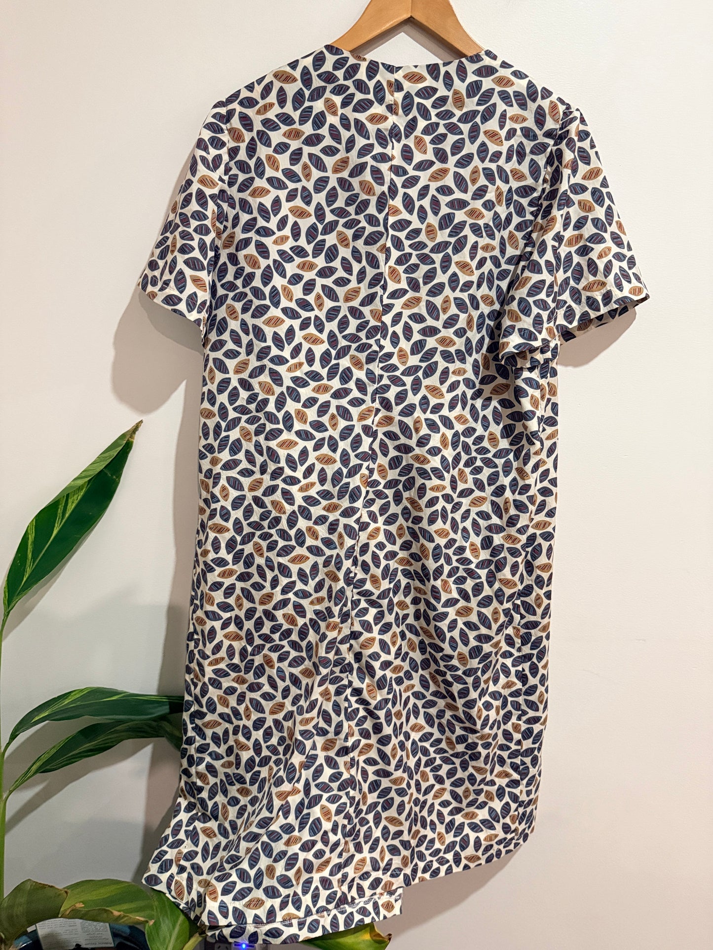 Brand Unknown Leaf Print Shift Dress - 56cm u/arm