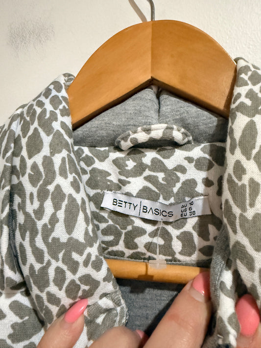 Betty Basics Puffer Vest Size 10