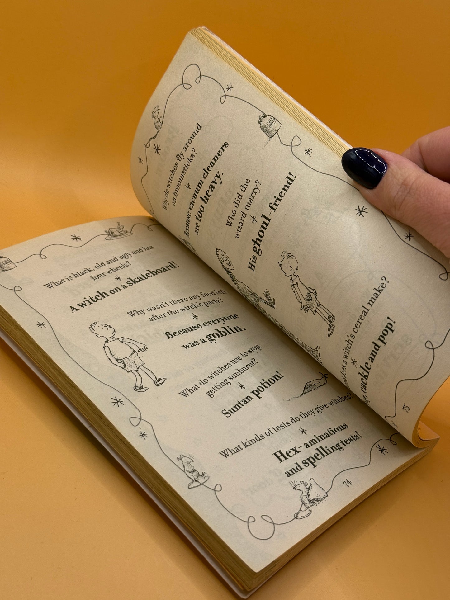 Roald Dahl's Marvellous Joke Book by Roald Dahl