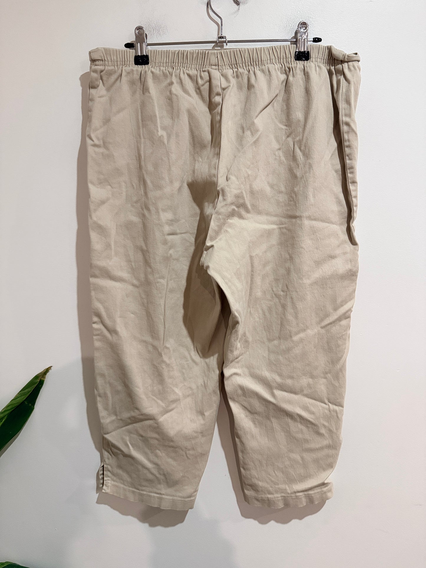 Maya Capri Pants Size L