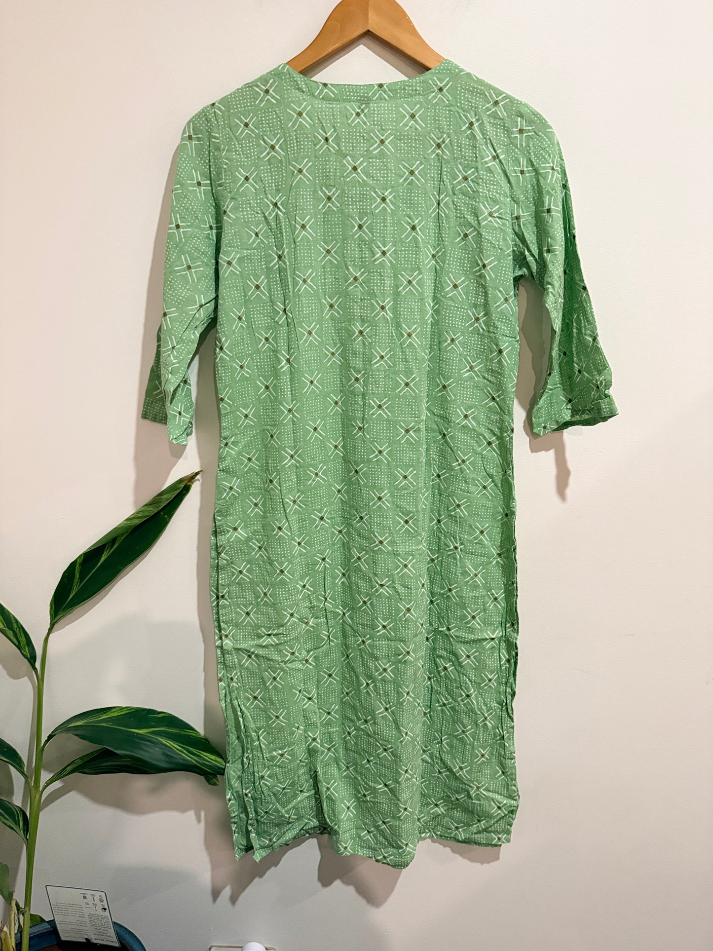 Straight-fit Kurta Size 38 | U/Arm to U/Arm 49cm