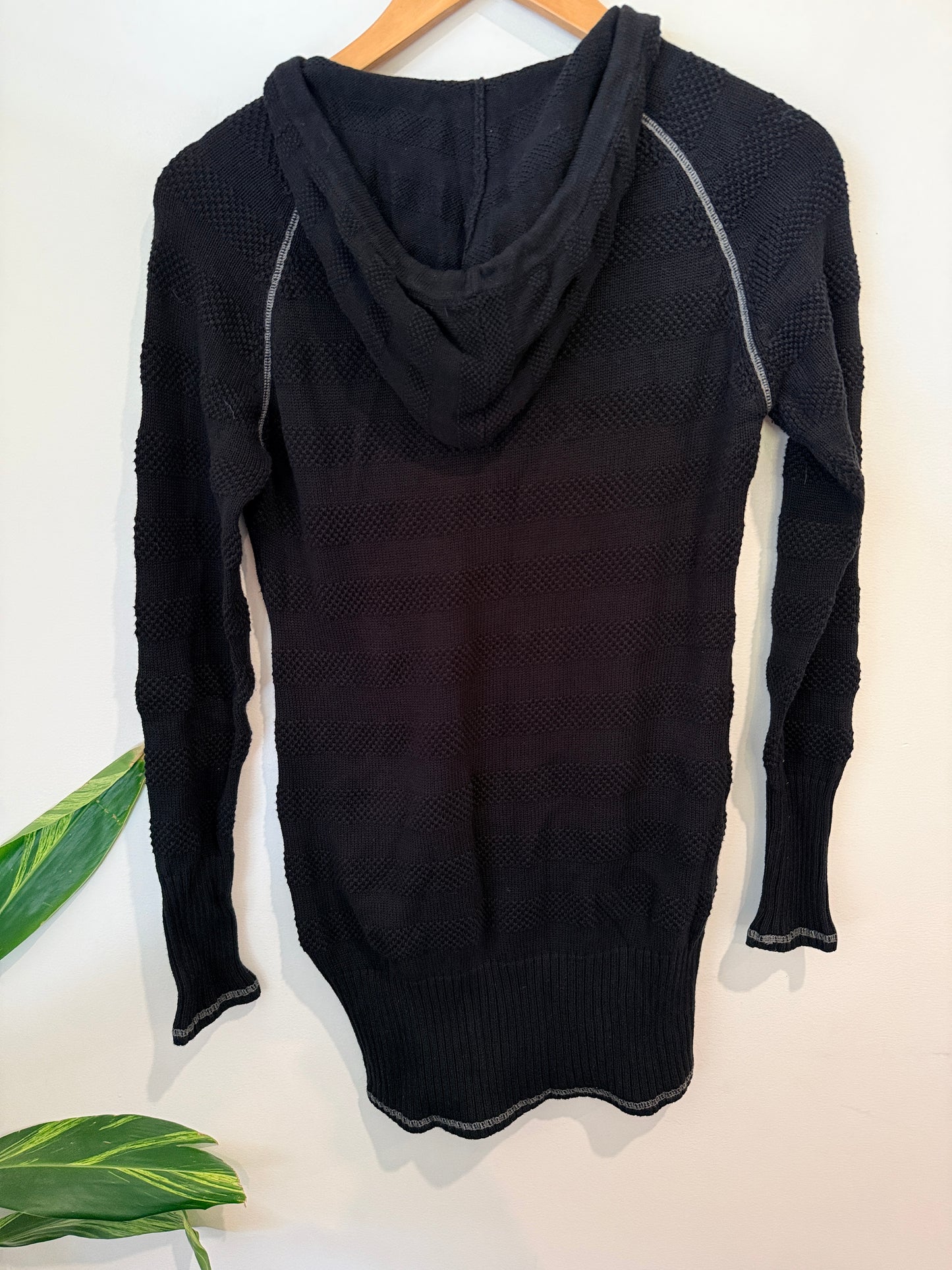 Brand Unknown Long-sleeve Knit Top Size U/Arm to U/Arm 44cm