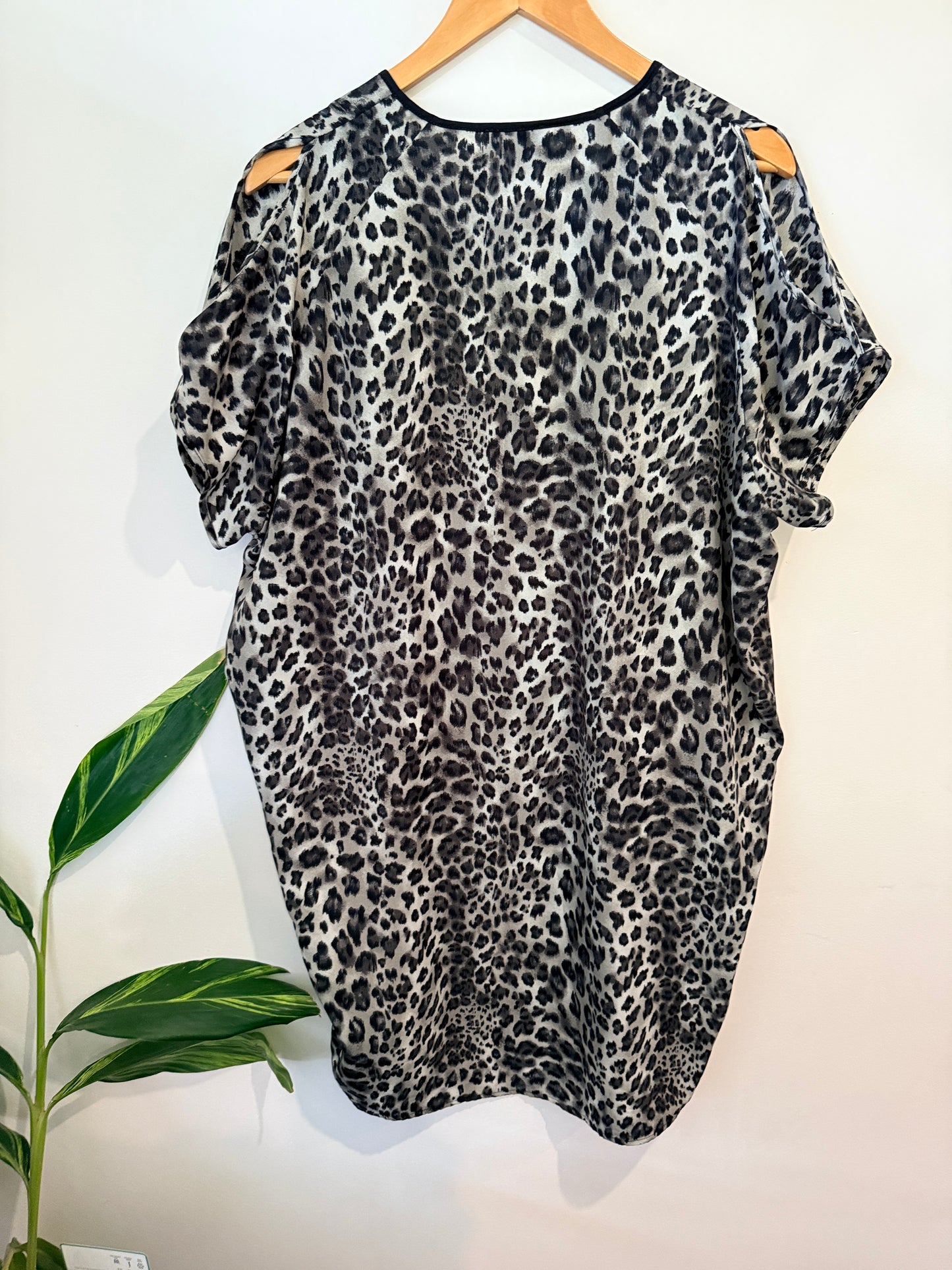 Random T-shirt Dress Size 10 | U/Arm to U/Arm 65cm