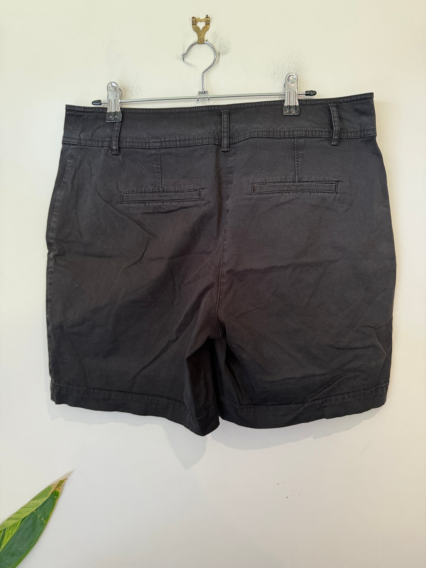 Jacqui.e Chino Shorts Size 12