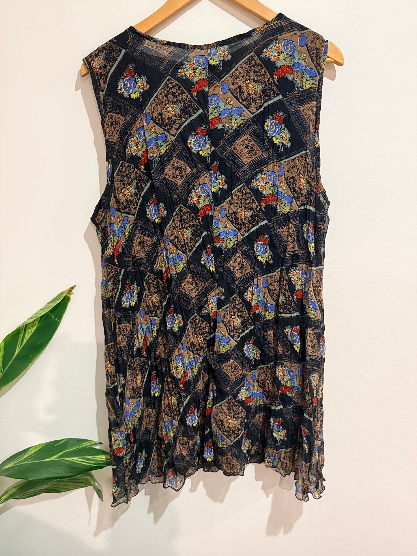 Emma Rose Sleeveless Crinkle Tunic Top Size U/arm to U/arm 56cm