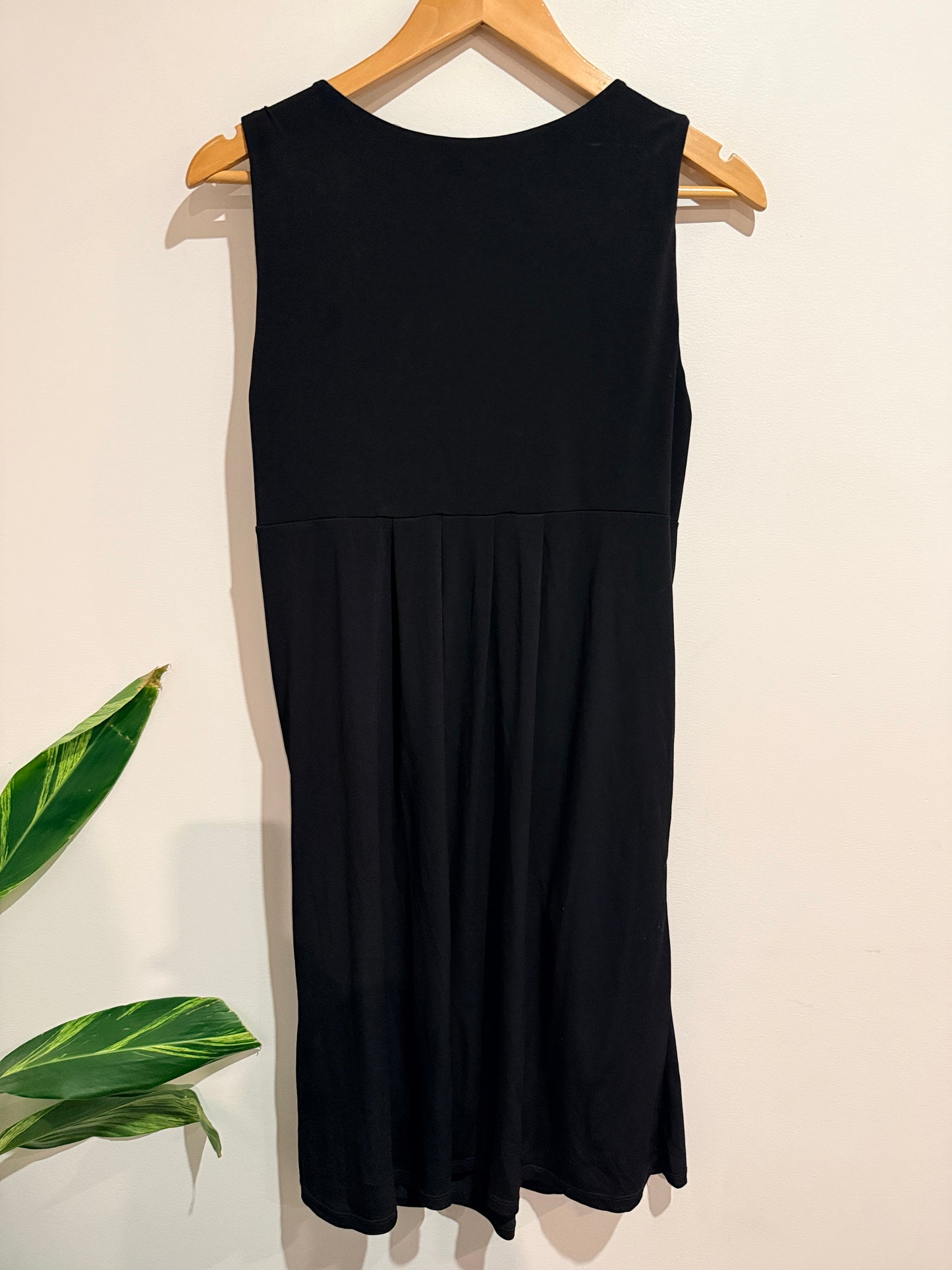 Jacqui.e Scoop Neck Pleated Dress Size M