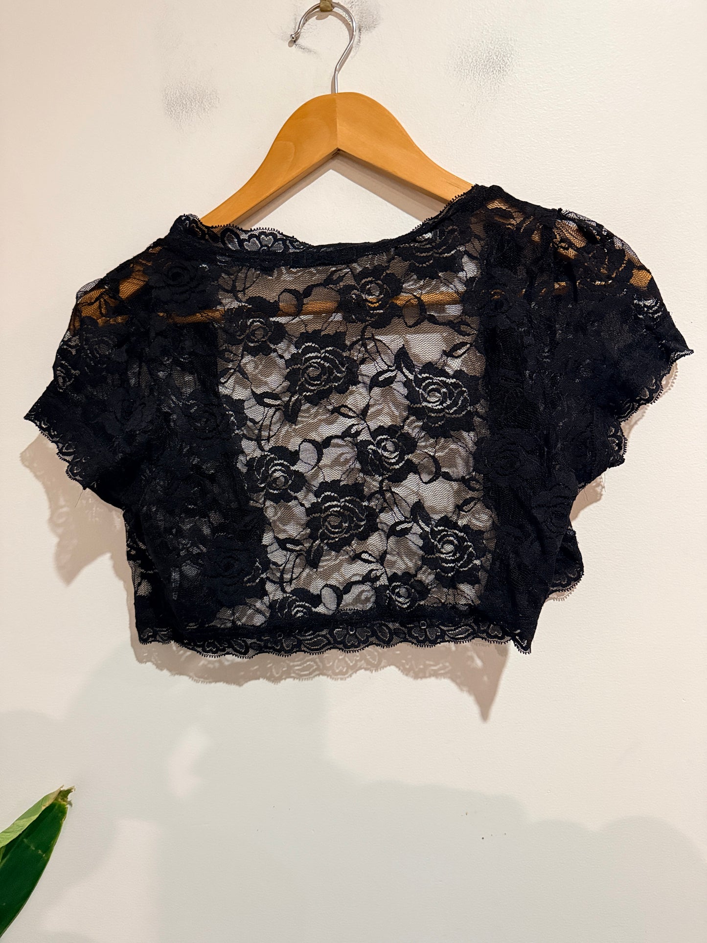 Chic A Booti Laced Bolero Shrug Size M